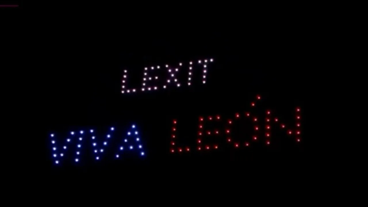 El Ayuntamiento de León pide el LEXIT en un espectáculo de drones