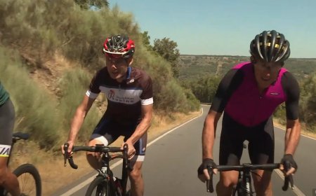 Roberto Heras, Lale Cubino y Perico Delgado en La Covatilla