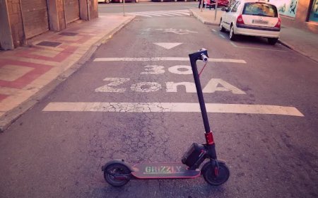 ¡Un aplauso a la Policía Local de León por poner orden en los patinetes!