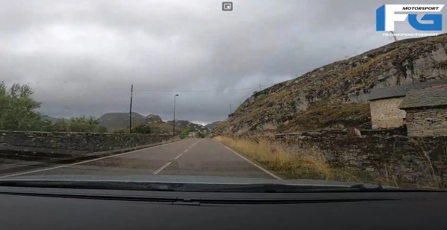 Babia a bordo de un coche de rallye