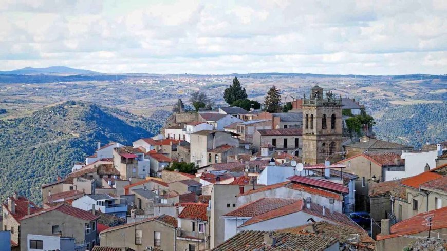 Pueblo de Zamora "tira de concejo" para poder hacer su consultorio