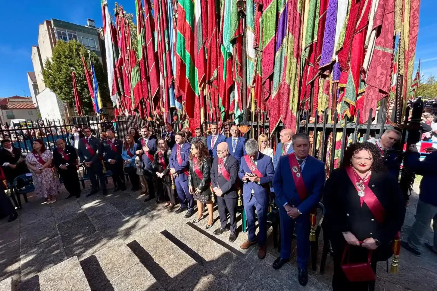 Miembros de la Diputación con los pendones de la Región Leonesa