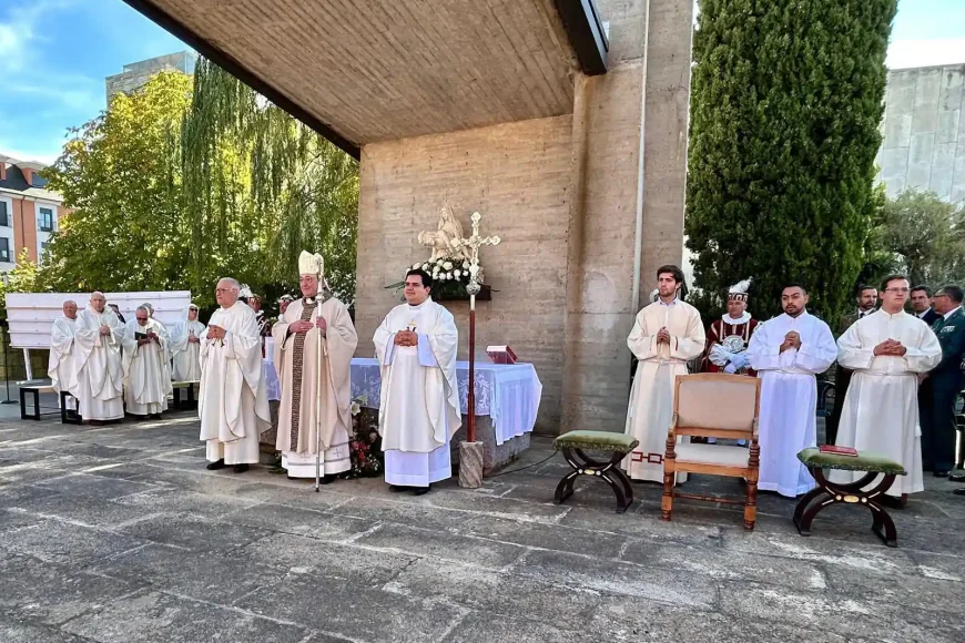 Misa en el exterior de la Basílica.