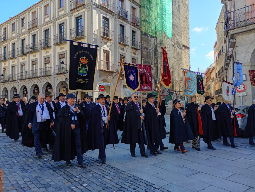 La Región Leonesa luce sus capas en Segovia