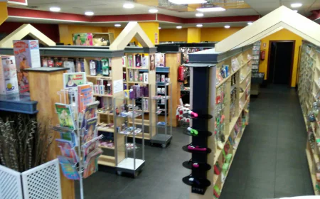 Muere un anciano en una cabina de un sex shop en León